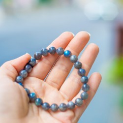 labradorit kristal za zaščito in čustveno podporo