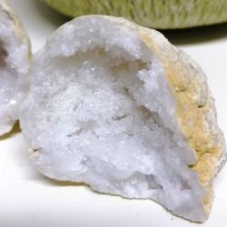 kamena strela geoda par rastišče kristalov