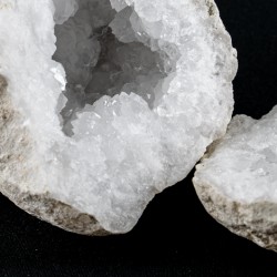 ROCK QUARTZ geode, rock qurtz crystal, clear crystal rock quartz raw stone