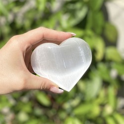 selenit masažno srce, trgovina s kristali, energijski kristal, čiščenje kože, pomaga pri nespečnosti