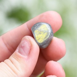 labradorit, labradorit kristal, labradorit žepni kristal, kristal intuicije, kristal za pomiritev čustev