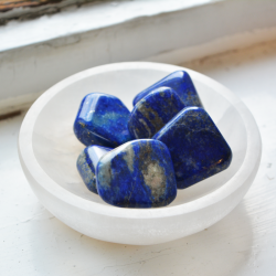 lapis lazuli, lapis lazuli crystal, blue crystal, wisdom crystal, friendship crystal