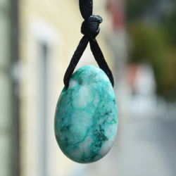 hrizokola ogrlica solzica, nakit iz hrizokole, nakit iz kristalov