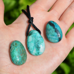 hrizokola ogrlica solzica, nakit iz hrizokole, nakit iz kristalov