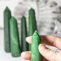 zeleni aventurin obelisk, kristal za srečo, zeleni aventurin kristal, zeleni aventurin kamen
