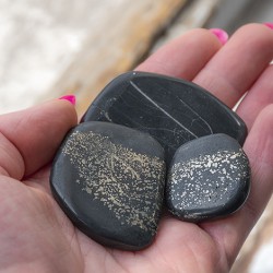 apaško zlato, apaško zlato kristal, kristal obilja, kristali za zaščito, žepni kristali