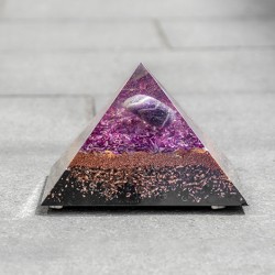 amethyst, orgonite, orgonite pyramid