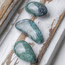 chrysocolla crystal, chyrsocolla bigger piece, chrysocolla stone, crystals for emotions, crystals for communication