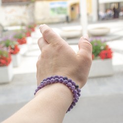 Vijolična lepidolit zapestnica na zapestju na prostem (kroglice 6 mm)