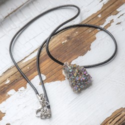titanium aura, mavrična aura, titanium aura ogrlica, mavrična aura nakit, kristali za zaščito, kristali za prečiščevanje