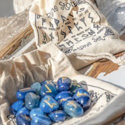 modri oniks, oniks, modri oniks kristal, rune, rune iz kristalov, modri oniks rune, kristal za komunikacijo
