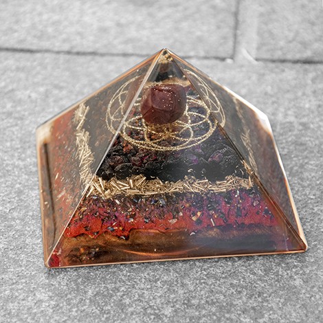 garnet, black tourmaline, orgonite, orgonite pyramid, crystal orgonite pyramid, protection crystal