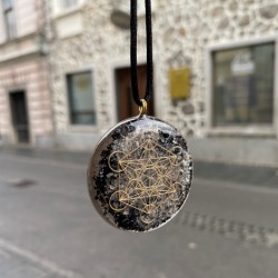 mesečev kamen, črni turmalin,orgonit,orgonit ogrlica, orgonit nakit, kristali proti stresu, kamen preobrazbe, zaščita