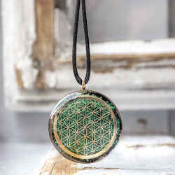 malahit, črni turmalin, orgonit, orgonit ogrlica, orgonit nakit, zaščita, kristali za odnose, kristali za ljubezen, sevanje