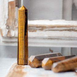 tigrovo oko, tigrovo oko kristal, tigrovo oko obelisk, obelisk iz kristala, kristal za moč, energija, samozavest