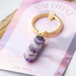 ametist obesek, obesek za ključe s kristalom, trgovina s kristali, hitra dostava, kristali po ugodni ceni, kristal proti stresu