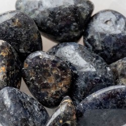 koriderit, kordierit kristal, iolit, iolit kristal, kristal za upanje, kristal za pogum, žepni kristal
