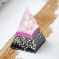 rose quartz, orgonite, orgonite pyramid, rose quartz orgonite pyramid, love crystal