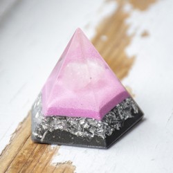 rose quartz, orgonite, orgonite pyramid, rose quart orgonite