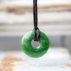 žad,žad nefrit, žad ogrlica, nakit iz žada, kristal za srečo, žad kristal, žad ogrlica