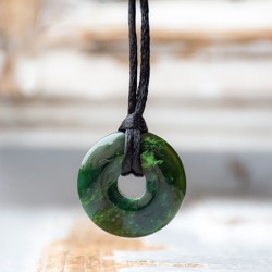 žad,žad nefrit, žad ogrlica, nakit iz žada, kristal za srečo, žad kristal, žad ogrlica