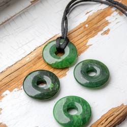 žad,žad nefrit, žad ogrlica, nakit iz žada, kristal za srečo, žad kristal, žad ogrlica