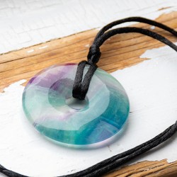 fluorit, mavrični fluorit, fluorit ogrlica, fluorit nakit, kristali za intuicijo, kristali za pomiritev