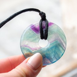 fluorit, mavrični fluorit, fluorit ogrlica, fluorit nakit, kristali za intuicijo, kristali za pomiritev