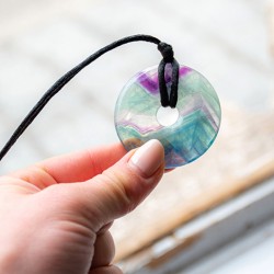 fluorit, mavrični fluorit, fluorit ogrlica, fluorit nakit, kristali za intuicijo, kristali za pomiritev