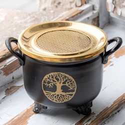 kadilnica, kadilnica iz kovine, kadilnica z mrežico, kurjenje smole, prekajevanje prostorov