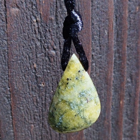 serpentin kristal, trgovina s kristali, energijski nakit