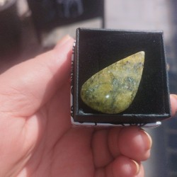 serpentin kristal, trgovina s kristali, energijski nakit