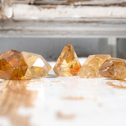 citrin, citrin kristal, citrin free form, naravni citrin, citrin cena, citrin poliran kos, kristal sreče, kristal obilja