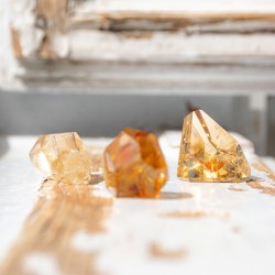 citrin, citrin kristal, citrin free form, naravni citrin, citrin cena, citrin poliran kos, kristal sreče, kristal obilja