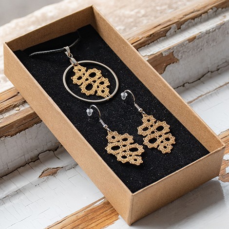 lace nacklace earrings