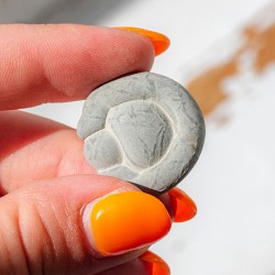 fairy stone
vilinski kamen
naravni fairy stone
fairy stone kristal
fairy stone mineral