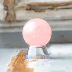 kristal, roževec, kristalna krogla, kristali za čakre, kristal za srčno čakro, kristal za ljubezen