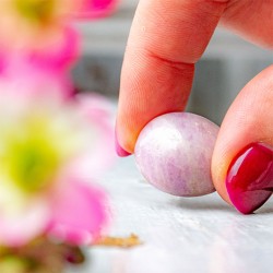 kunzit kristal
rožnati kunzit
kristal ljubezni kristal srčne čakre