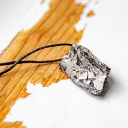 Ogrlica iz elitnega šungita
Mineral šungit
Naravni šungit
Šungit energijski nakit