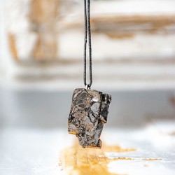 Elitni šungit
Šungitna ogrlica
Naravna zaščita pred sevanjem
EMF zaščita Energijska ogrlica