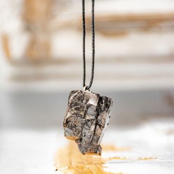 Ogrlica proti elektromagnetnemu sevanju
Šungit za uravnoteženje energije
Elitni šungit nakit
Talisman iz šungita