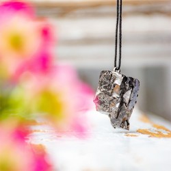 Ogrlica proti elektromagnetnemu sevanju
Šungit za uravnoteženje energije
Elitni šungit nakit
Talisman iz šungita