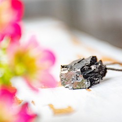 Ogrlica proti elektromagnetnemu sevanju
Šungit za uravnoteženje energije
Elitni šungit nakit
Talisman iz šungita