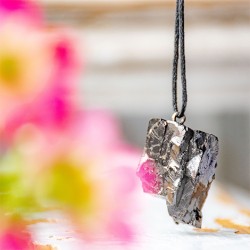 Elitni šungit
Šungitna ogrlica
Naravna zaščita pred sevanjem
EMF zaščita Energijska ogrlica