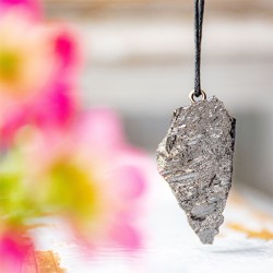 Ogrlica proti elektromagnetnemu sevanju
Šungit za uravnoteženje energije
Elitni šungit nakit
Talisman iz šungita