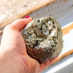 pirit mineral
pirit kamen za zaščito
kristali za obilje
kamni za privabljanje bogastva
