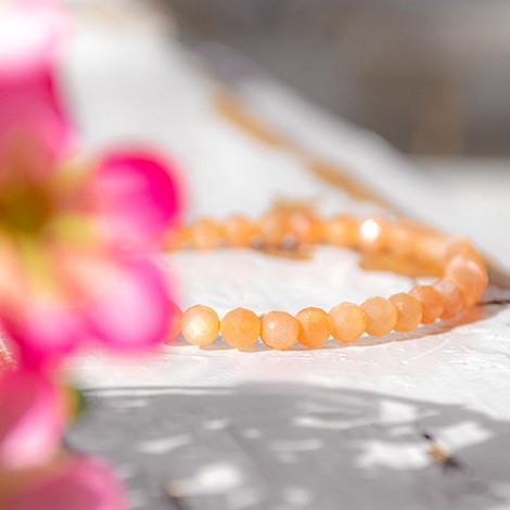 orange moonstone bracelet
moonstone crystal bracelet
orange moonstone jewelry