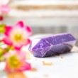 lepidolit notranji mir, lajšanje stresa,  kristal za spanje kristal za nespečnost