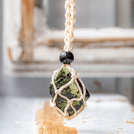 Macrame necklace for crystals