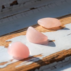 ROSE QUARTZ gemstone , ROSE QUARTZ crystal